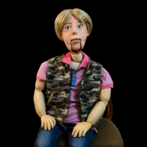 Marioneta de niño realista